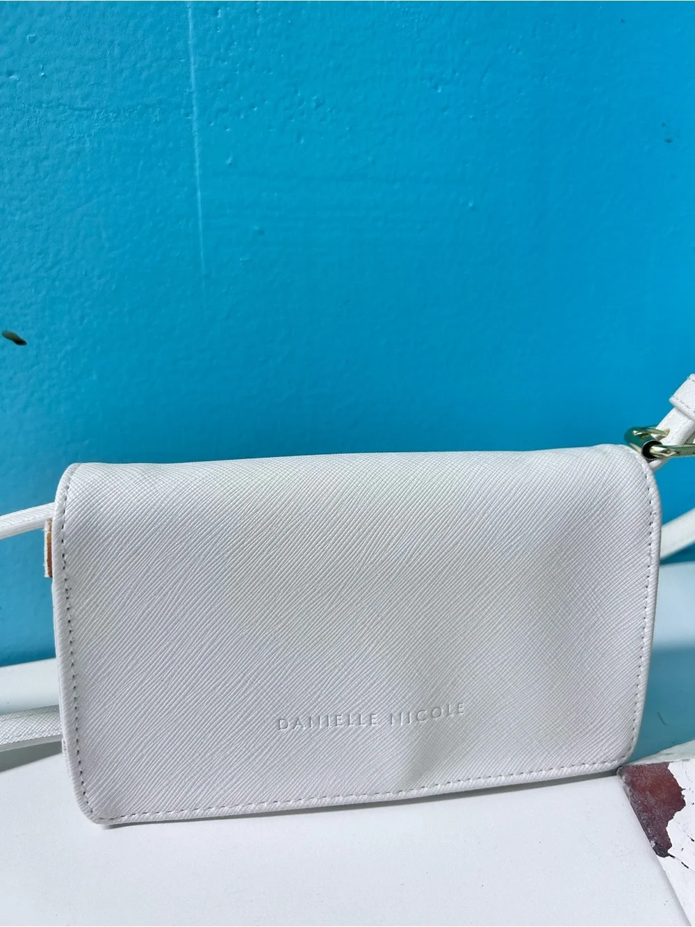 Danielle Nicole Disney Snow White Crossbody Purse / Wallet